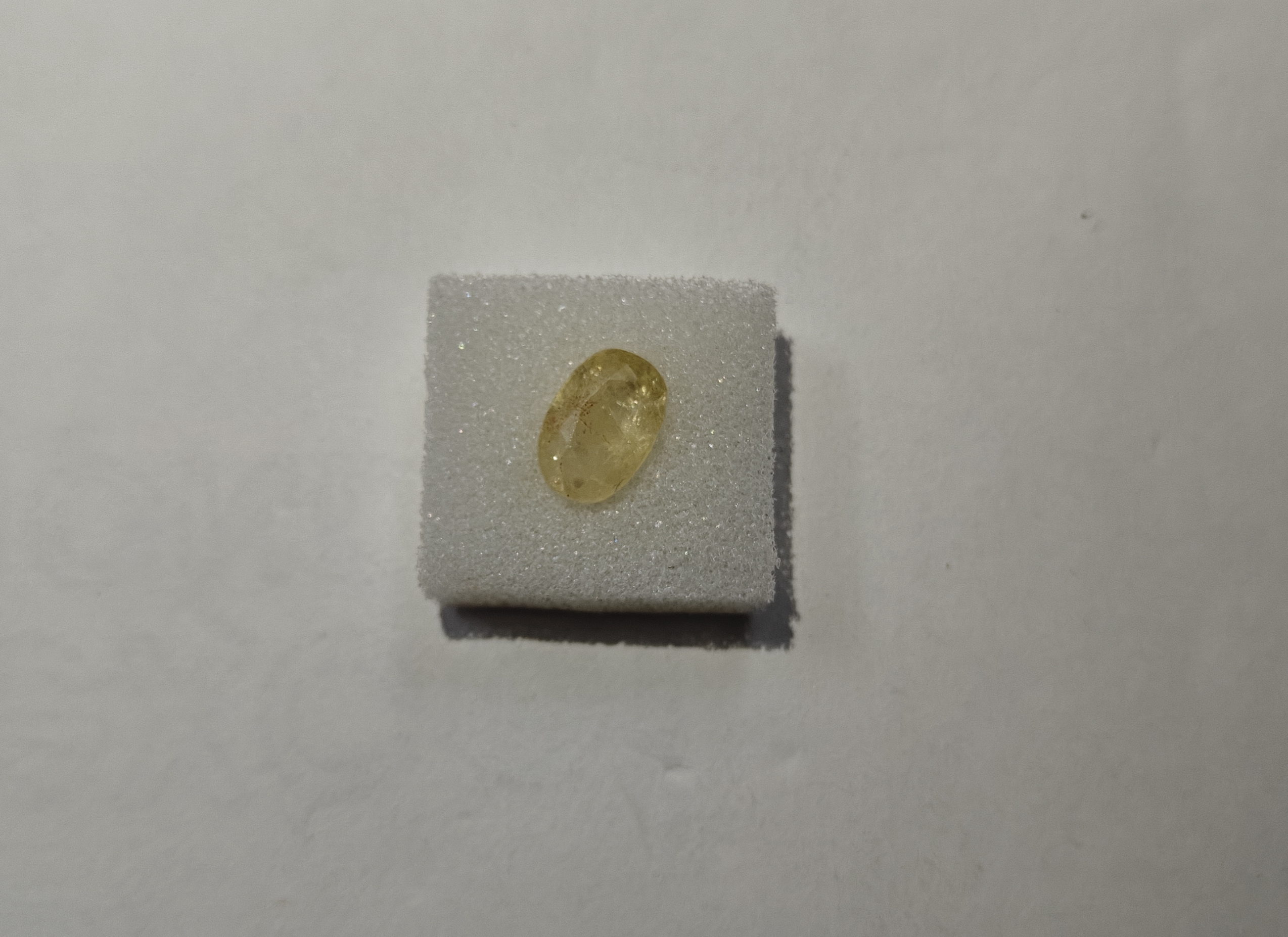 Ceylon yellow sapphire (Pukhraj) 5,40 Ratti 